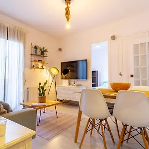 cosy-apartment-10min-walk-to-the-beach-train.catalonia-hotels.com/